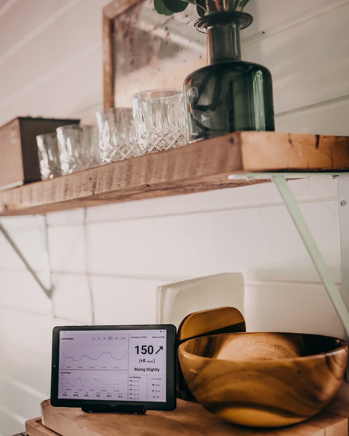 Glucose Display showing a light dashboard on a kitchen counter.