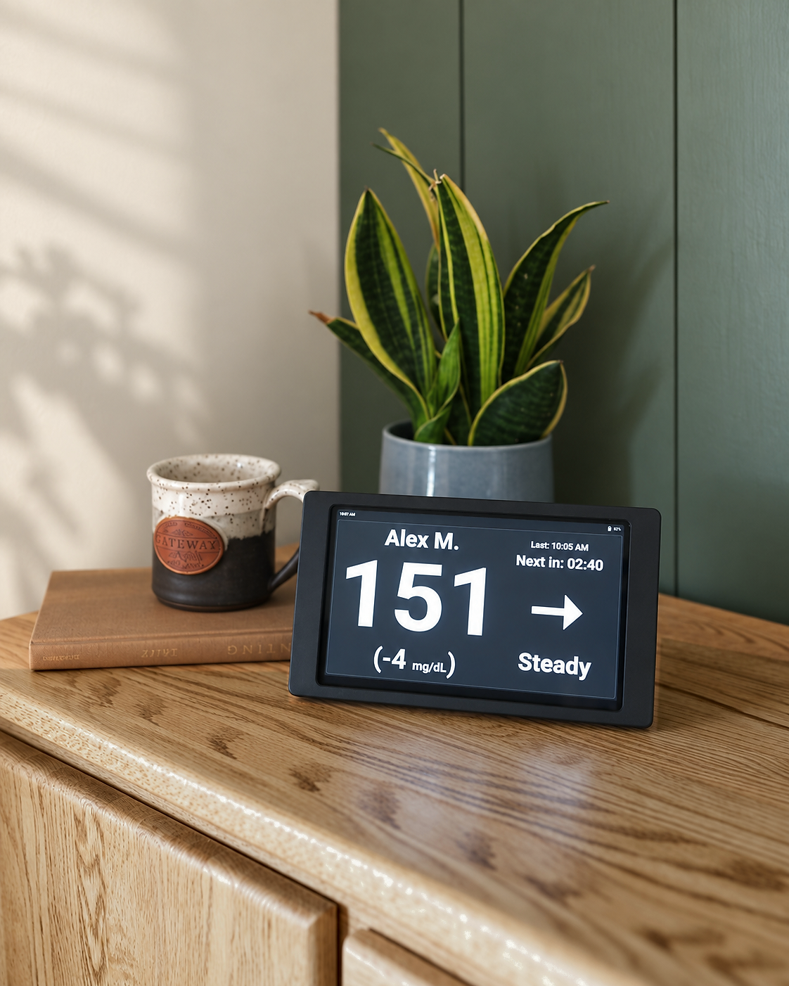 Black Glucose Display showing a large glucose reading on its dark screen.